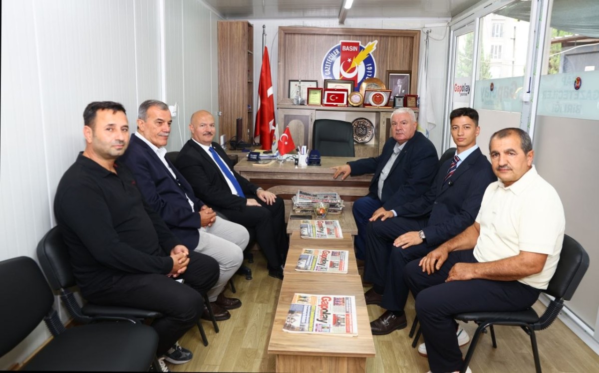 Adıyaman Üniversitesi Ombudsmanlık Topluluğu, Adıyaman Valisi Abdullah Küçük ile GAP Gazeteciler Cemiyeti'nde bir araya geldi.